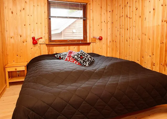 8 Person In Hals-by Traum * Hals