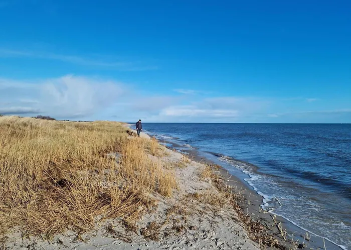 8 Person In Hals-by Traum Hals